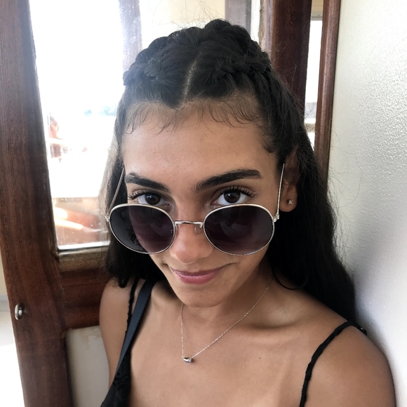 Meet your Posher, Gabby - Picture 5 of 6